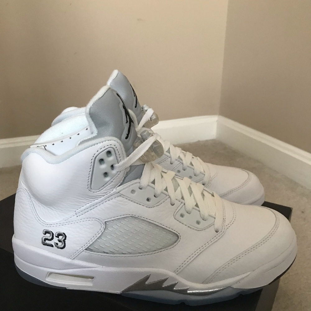 Jordan Retro 5 white metallic Sz 8.5 Black grape v